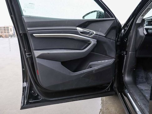 Used 2023 Audi e-tron Premium w/ Convenience Plus Package image 29