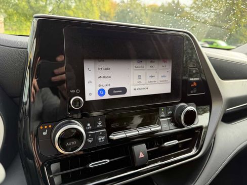 Used 2023 Toyota Highlander XLE image 48