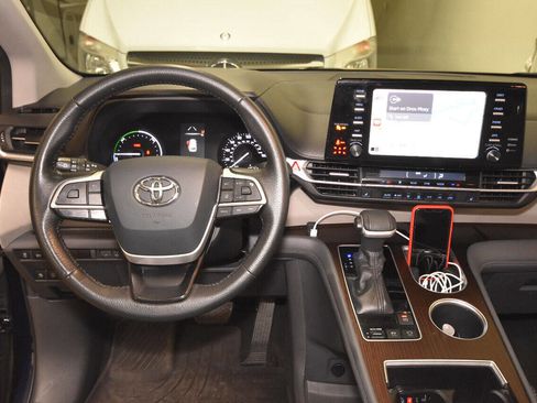 Used 2021 Toyota Sienna XLE FWD image 6