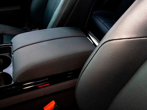 New 2026 Land Rover Range Rover Velar Dynamic SE image 32