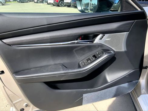 New 2026 MAZDA MAZDA3 Hatchback w/Premium Plus Pkg image 10
