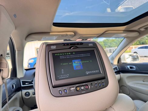 Used 2013 Lincoln MKT AWD image 22