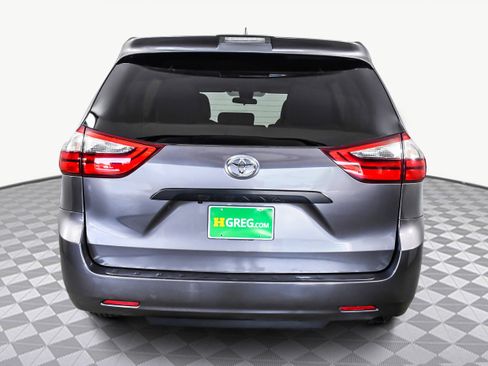 Used 2020 Toyota Sienna L image 7