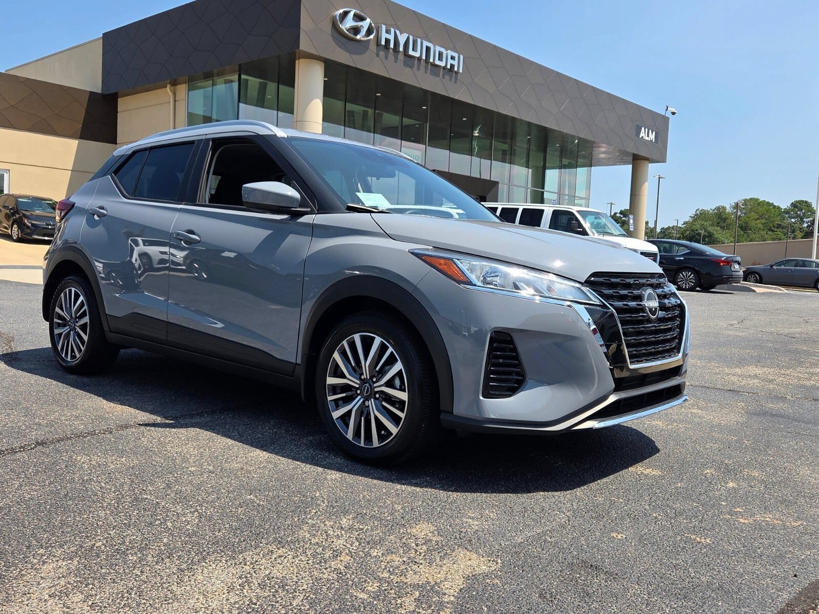 Used 2024 Nissan Kicks SV FWD image 1