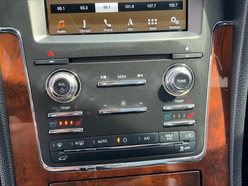 Used 2016 Lincoln Navigator L Select RWD image 33