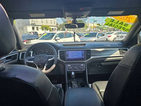 Used 2021 Volkswagen Atlas Cross Sport SE w/ Panoramic Sunroof Package image 13