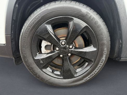 Used 2021 Jeep Cherokee Latitude Plus image 33