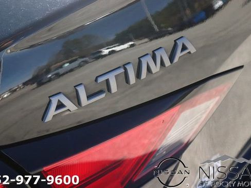 Used 2024 Nissan Altima 2.5 SV image 9