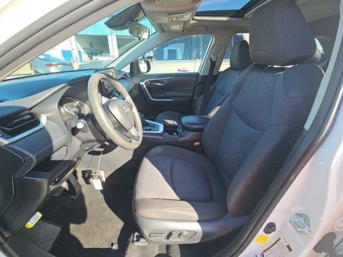 Used 2020 Toyota RAV4 XLE image 6