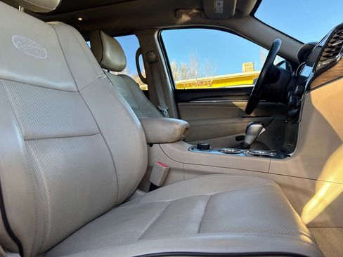 Used 2019 Jeep Grand Cherokee Overland image 14