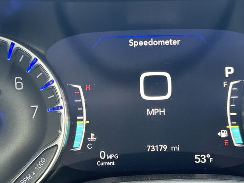 Used 2023 Chrysler Pacifica Touring-L FWD image 25