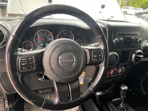 Used 2018 Jeep Wrangler Unlimited Sport w/ Connectivity Group AWD/4WD image 15