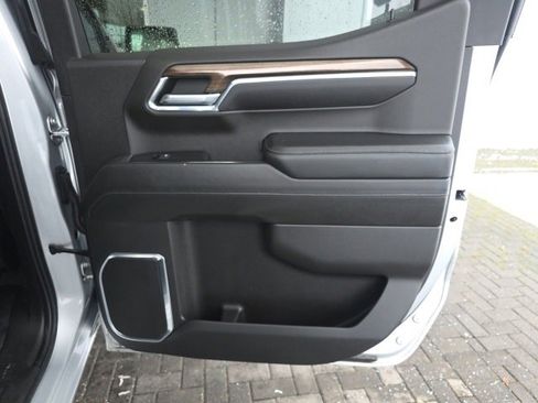 Used 2022 Chevrolet Silverado 1500 LT image 12