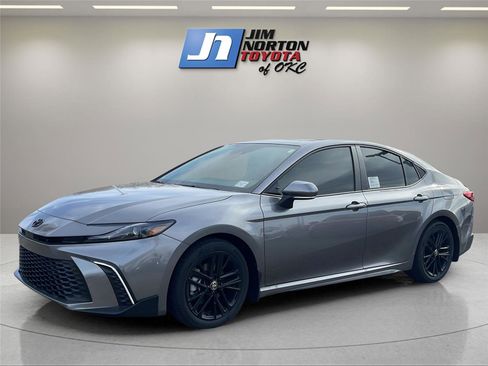 New 2026 Toyota Camry SE image 1