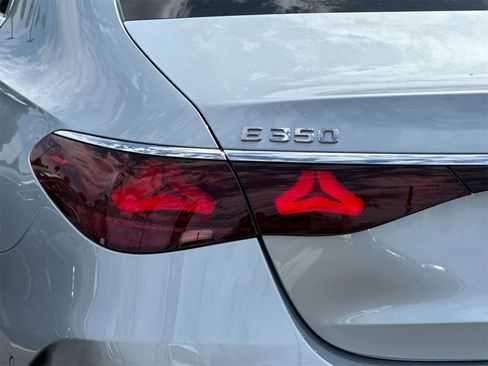 New 2026 Mercedes-Benz E 350 4MATIC Sedan image 33