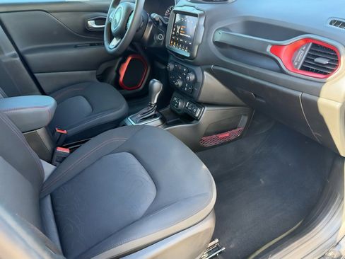 Used 2023 Jeep Renegade Trailhawk image 12