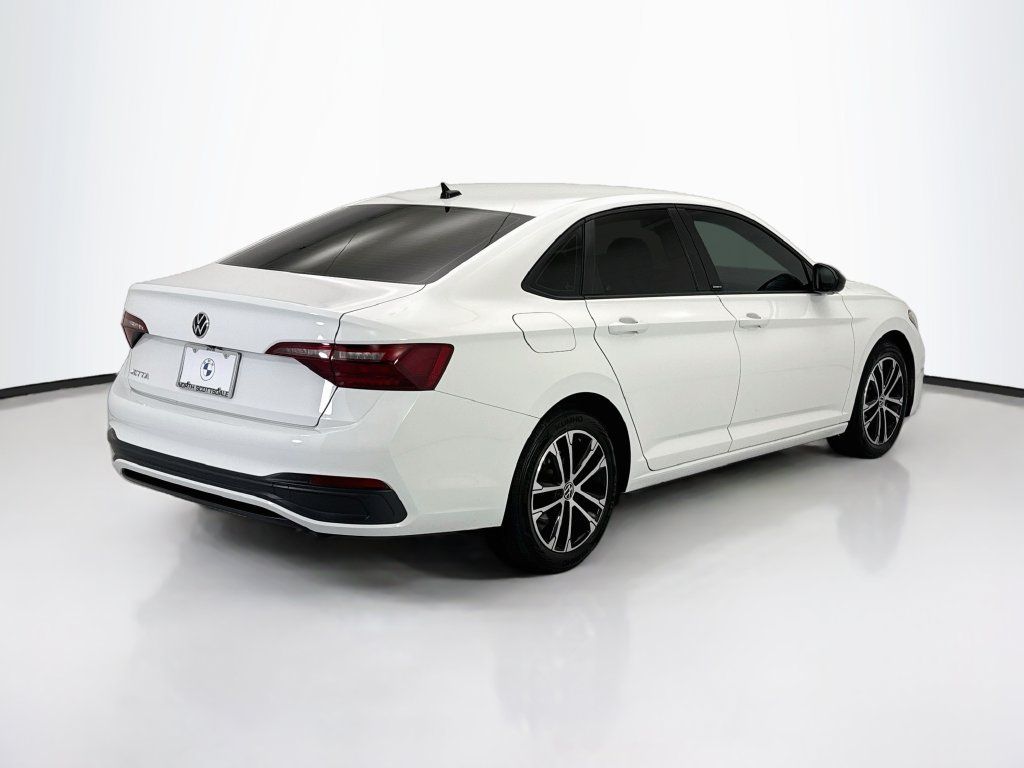Used 2024 Volkswagen Jetta Sport FWD image 5