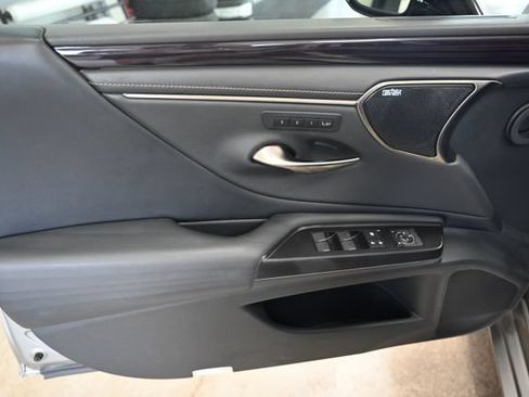 Used 2019 Lexus ES 350 w/ Accessory Package 2 FWD image 32
