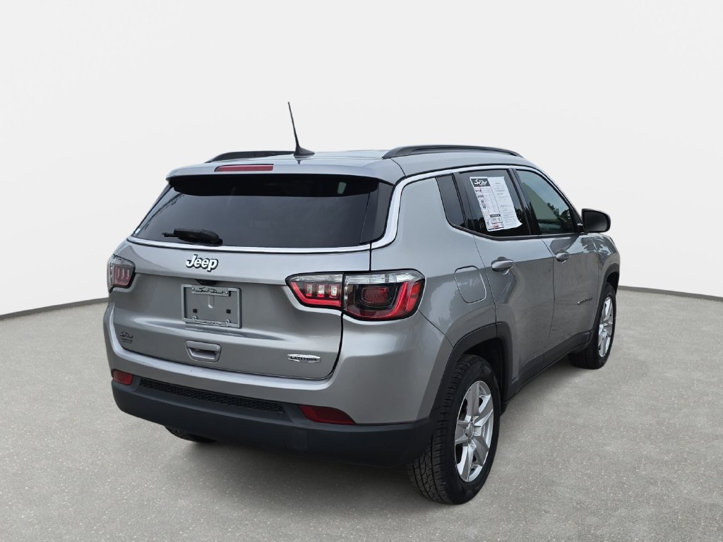 Used 2022 Jeep Compass Latitude FWD image 5