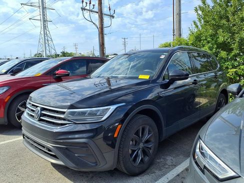 Used 2023 Volkswagen Tiguan SE AWD/4WD image 3