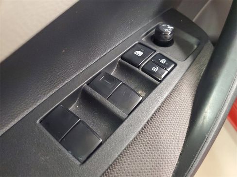 Used 2020 Toyota Corolla LE image 18