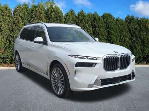 Used 2025 BMW X7 xDrive40i w/ Executive Package AWD/4WD image 3