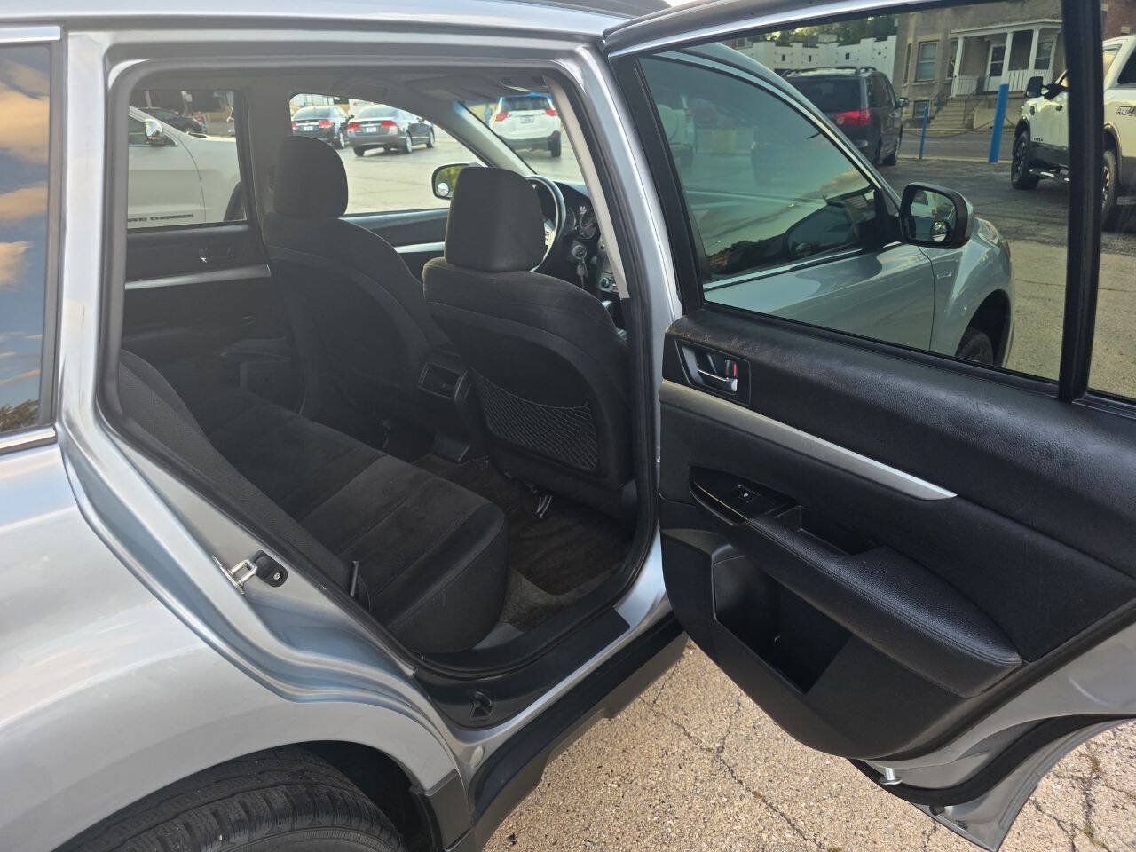Used 2014 Subaru Outback 2.5i Premium w/ Popular Package #1B AWD/4WD image 9