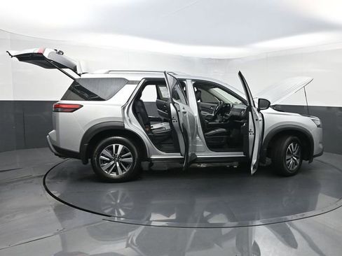 Used 2024 Nissan Pathfinder SL image 39