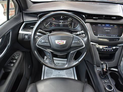 Used 2022 Cadillac XT5 Premium Luxury FWD image 17