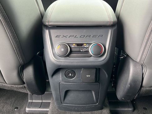 Used 2026 Ford Explorer Active w/ Active Comfort Package AWD/4WD image 18