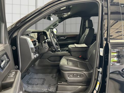 Used 2025 GMC Yukon Denali AWD/4WD image 9