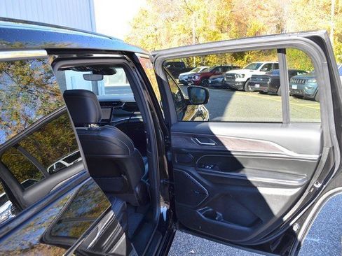 Used 2023 Jeep Grand Cherokee L Overland image 37