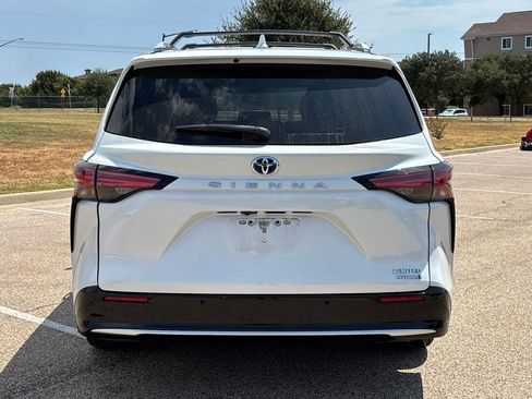 Certified 2023 Toyota Sienna Limited FWD image 5