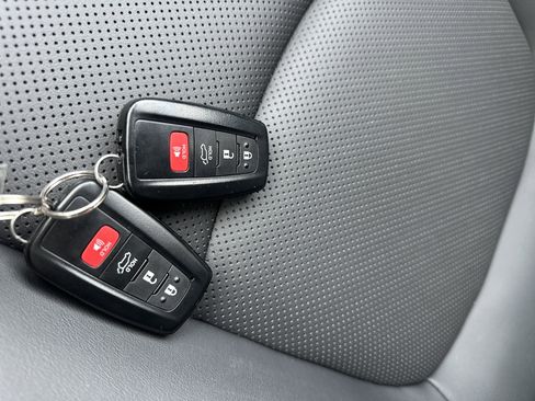 Used 2025 Toyota RAV4 Limited image 20