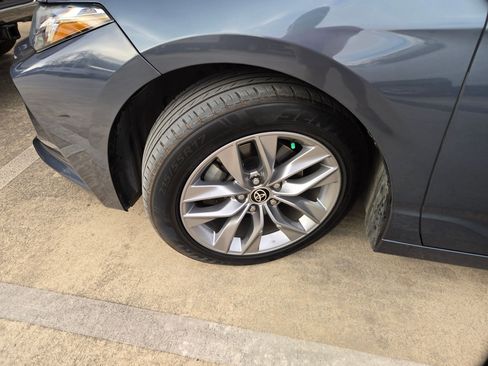 Used 2022 Toyota Avalon XLE image 6