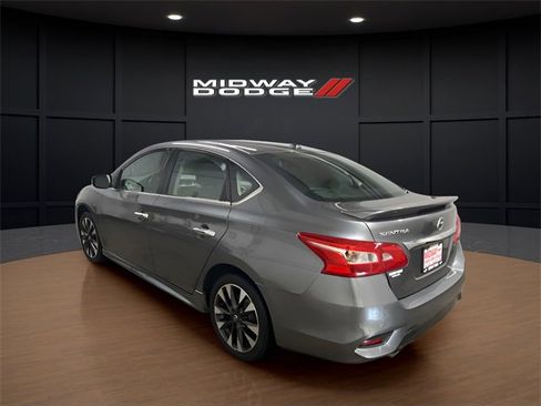 Used 2019 Nissan Sentra SR image 3