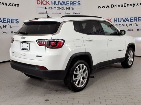 Used 2023 Jeep Compass Latitude AWD/4WD image 4