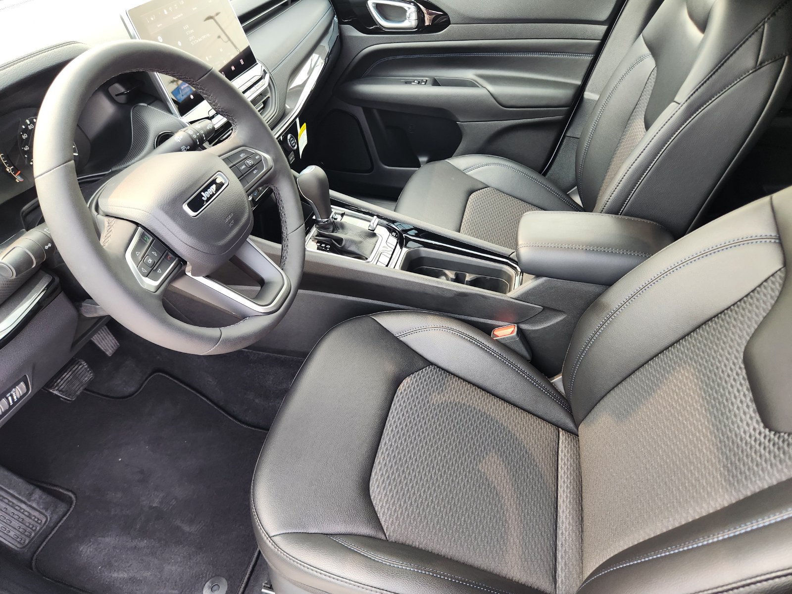 New 2026 Jeep Compass Latitude AWD/4WD image 13