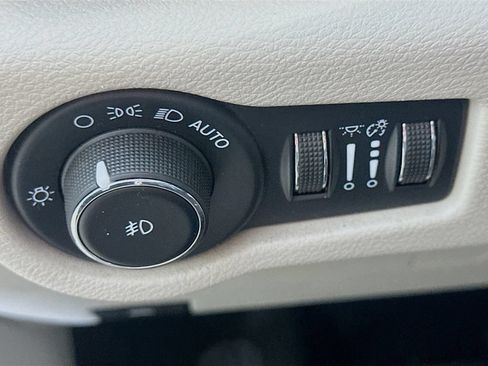 Used 2022 Chrysler Pacifica Touring-L FWD image 23