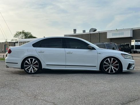 Used 2018 Volkswagen Passat GT image 8