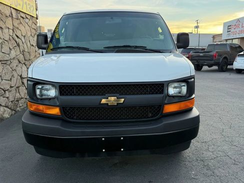 Used 2017 Chevrolet Express 2500 image 4