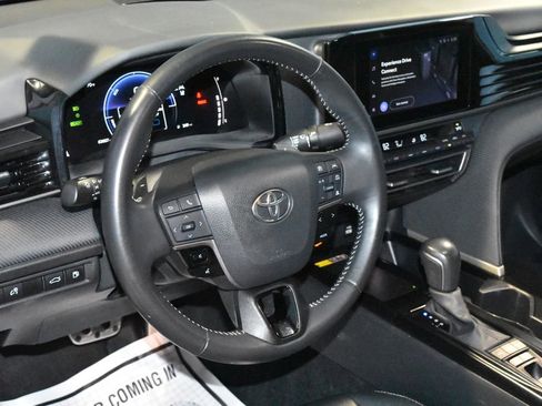 Used 2025 Toyota Camry SE FWD image 2