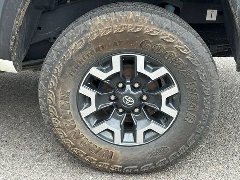 Used 2023 Toyota Tacoma TRD Off-Road w/ Black Out Package (TMS) AWD/4WD image 14