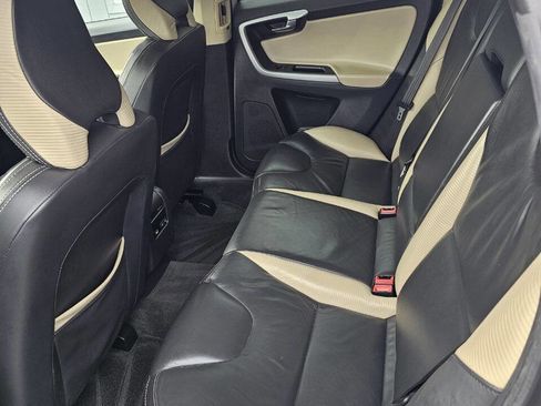 Used 2012 Volvo XC60 T6 R-Design image 16