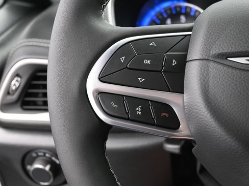 New 2027 Chrysler Pacifica Select FWD image 26