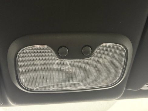 Used 2012 Dodge Avenger SE image 22