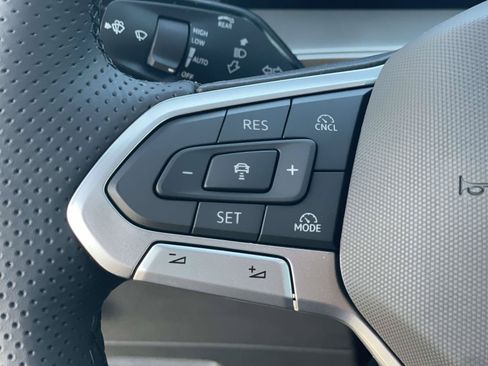 New 2026 Volkswagen Tiguan SE R-Line FWD image 9