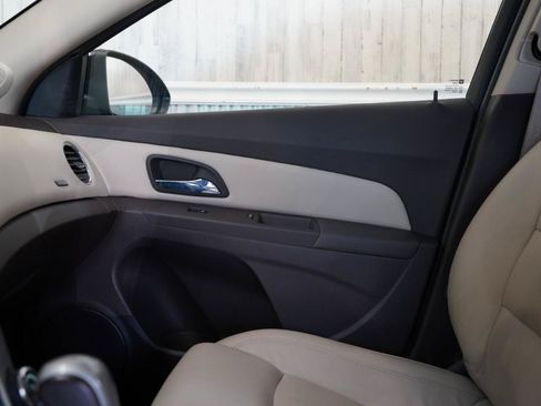 Used 2015 Chevrolet Cruze Diesel FWD image 30