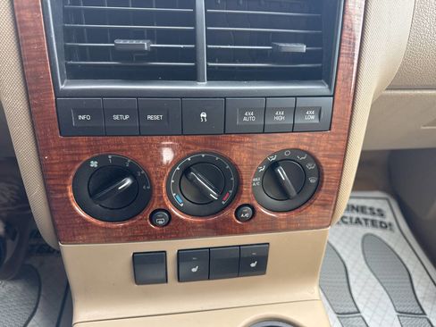 Used 2009 Ford Explorer Eddie Bauer image 30