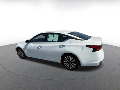 Used 2025 Nissan Altima 2.5 SV image 10